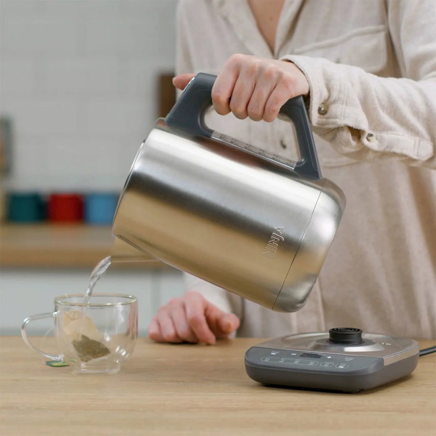 Ninja-KT201UK-In_Use-Kitchen-Woman-Tea-VideoStill8